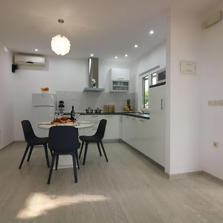 Ferienhaus-in-porec-mit-pool-melisa-8 Porec
